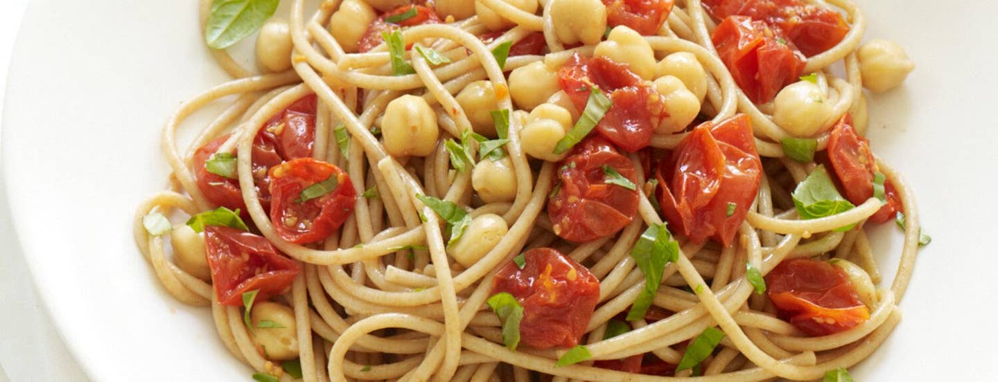 Roasting vegetables is an easy way to add flavor to a dish, and, yes, you can absolutely make them for this roasted tomatoes pasta without oil!